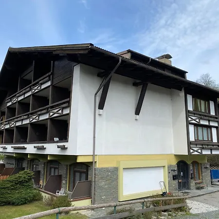 Apartment Peak & *